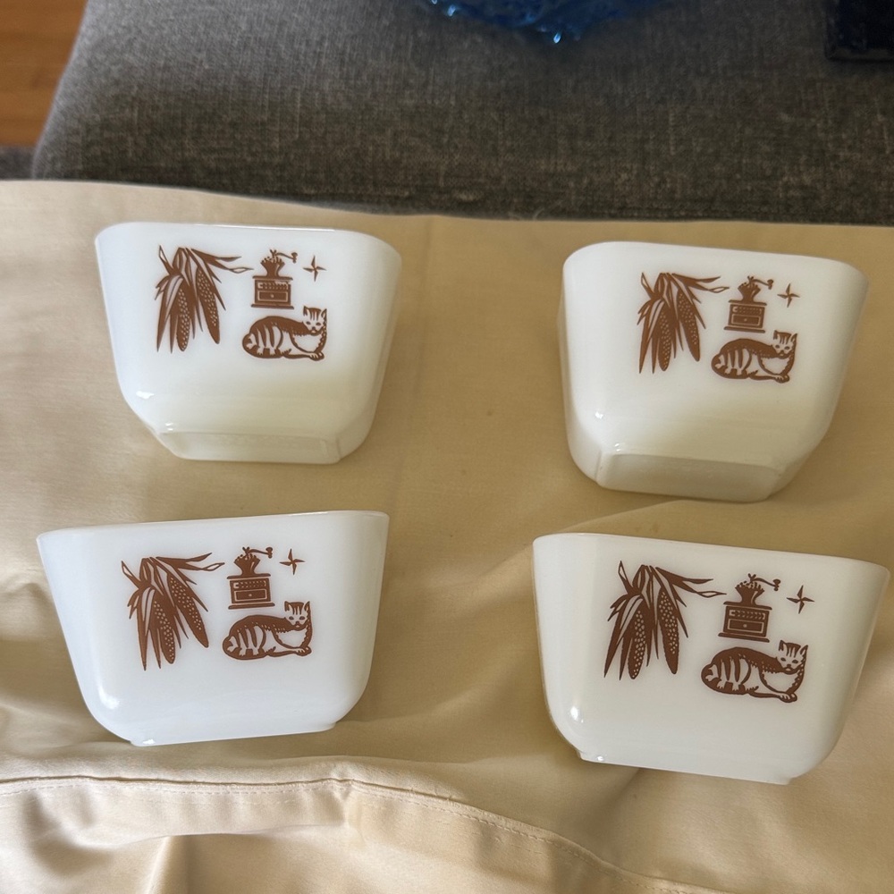 Vintage  Pyrex Early American Refrigerator Dishes Set of 4 w/o lids